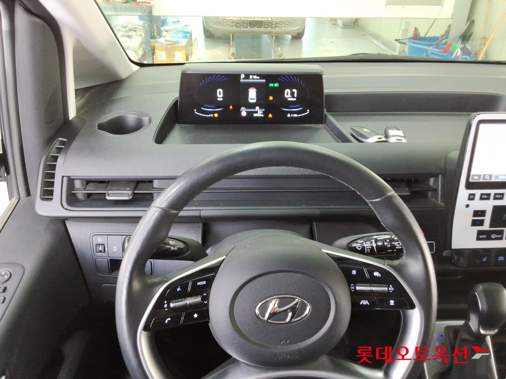 2024 - hyundai staria