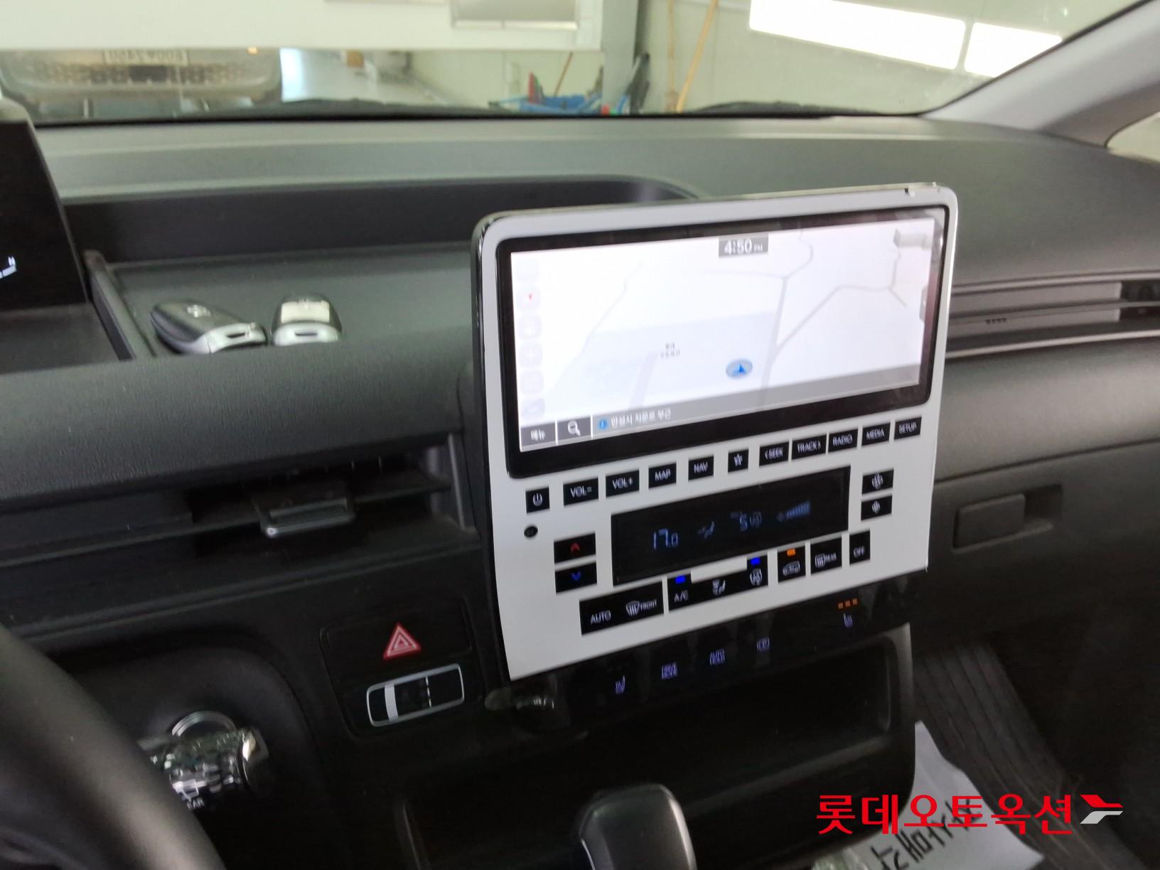 2024 - hyundai staria