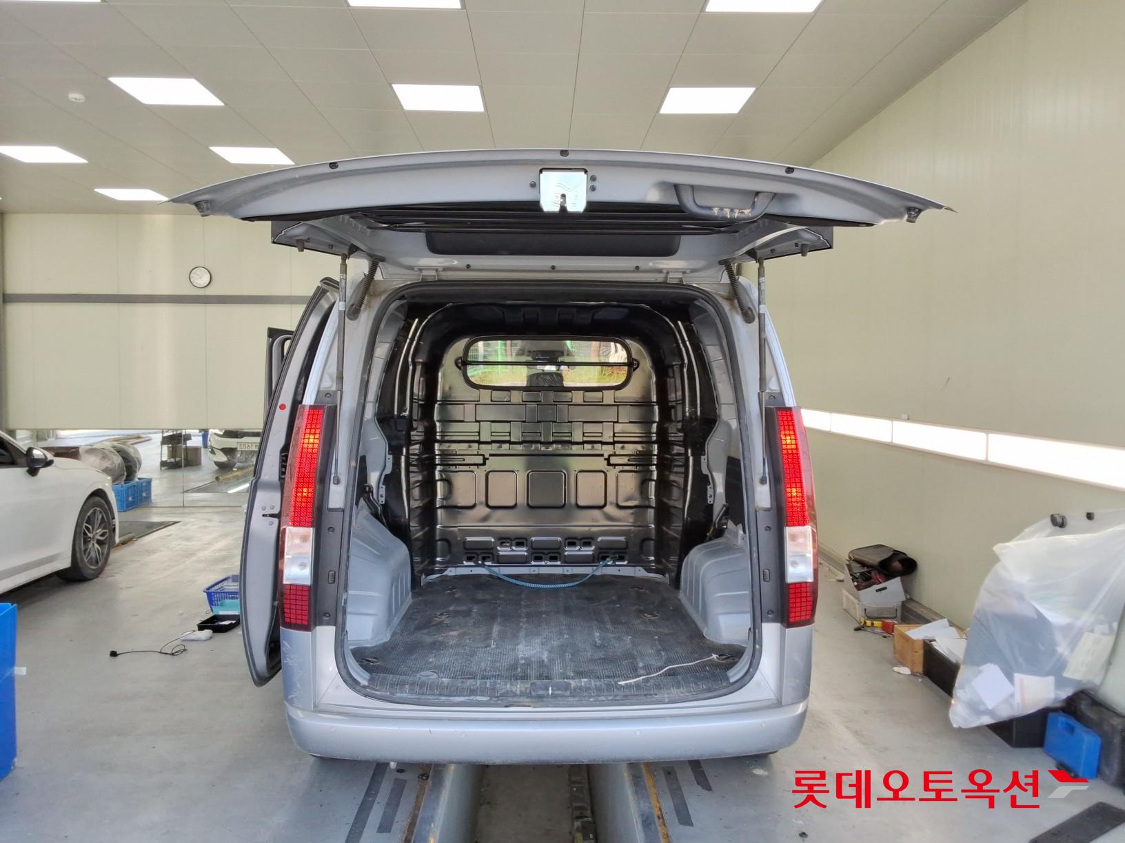 2024 - hyundai staria