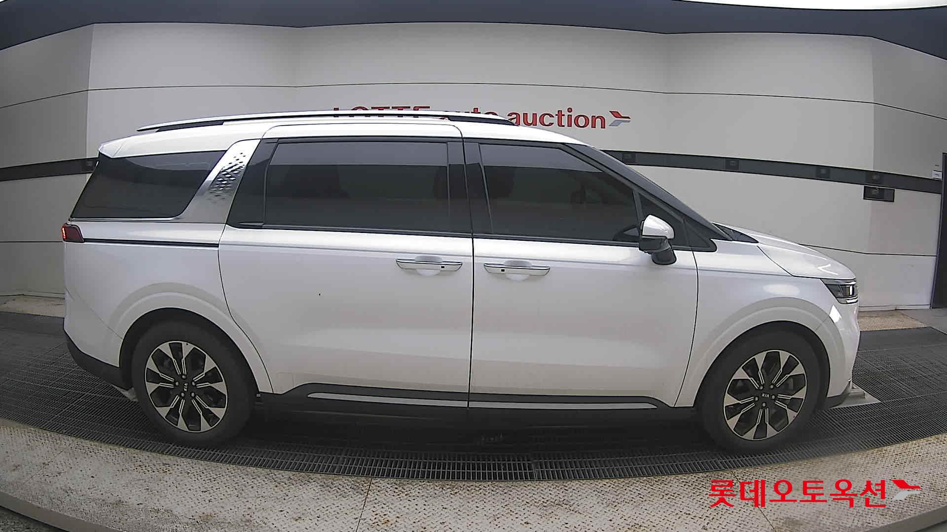 2021 - kia carnival