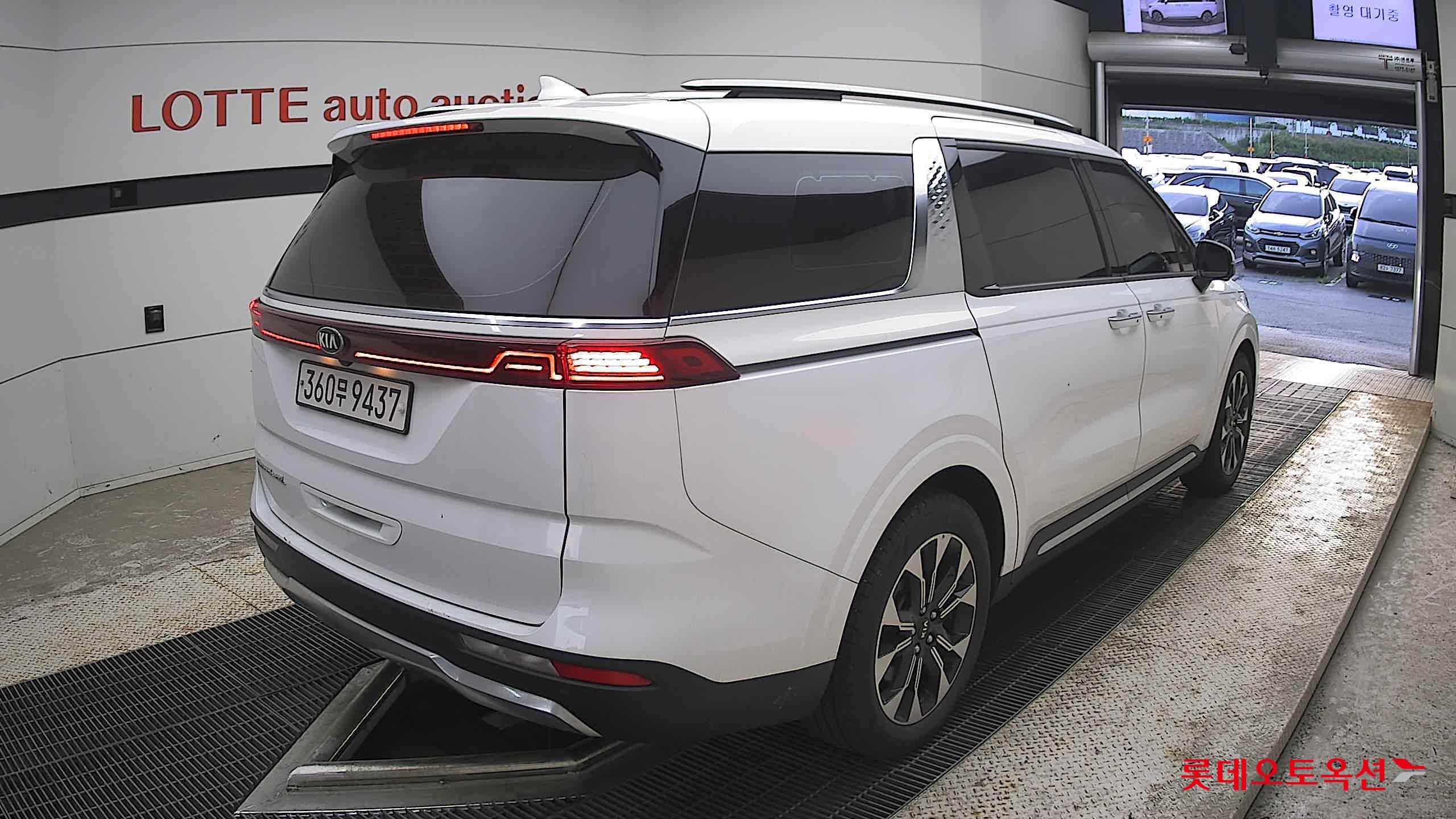 2021 - kia carnival