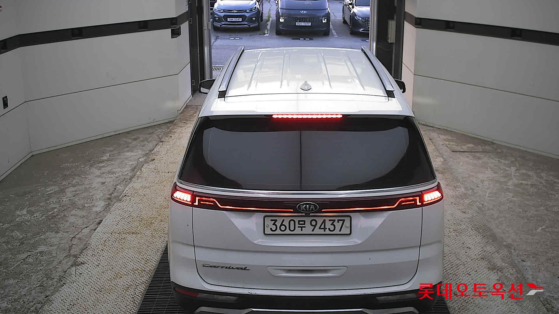 2021 - kia carnival