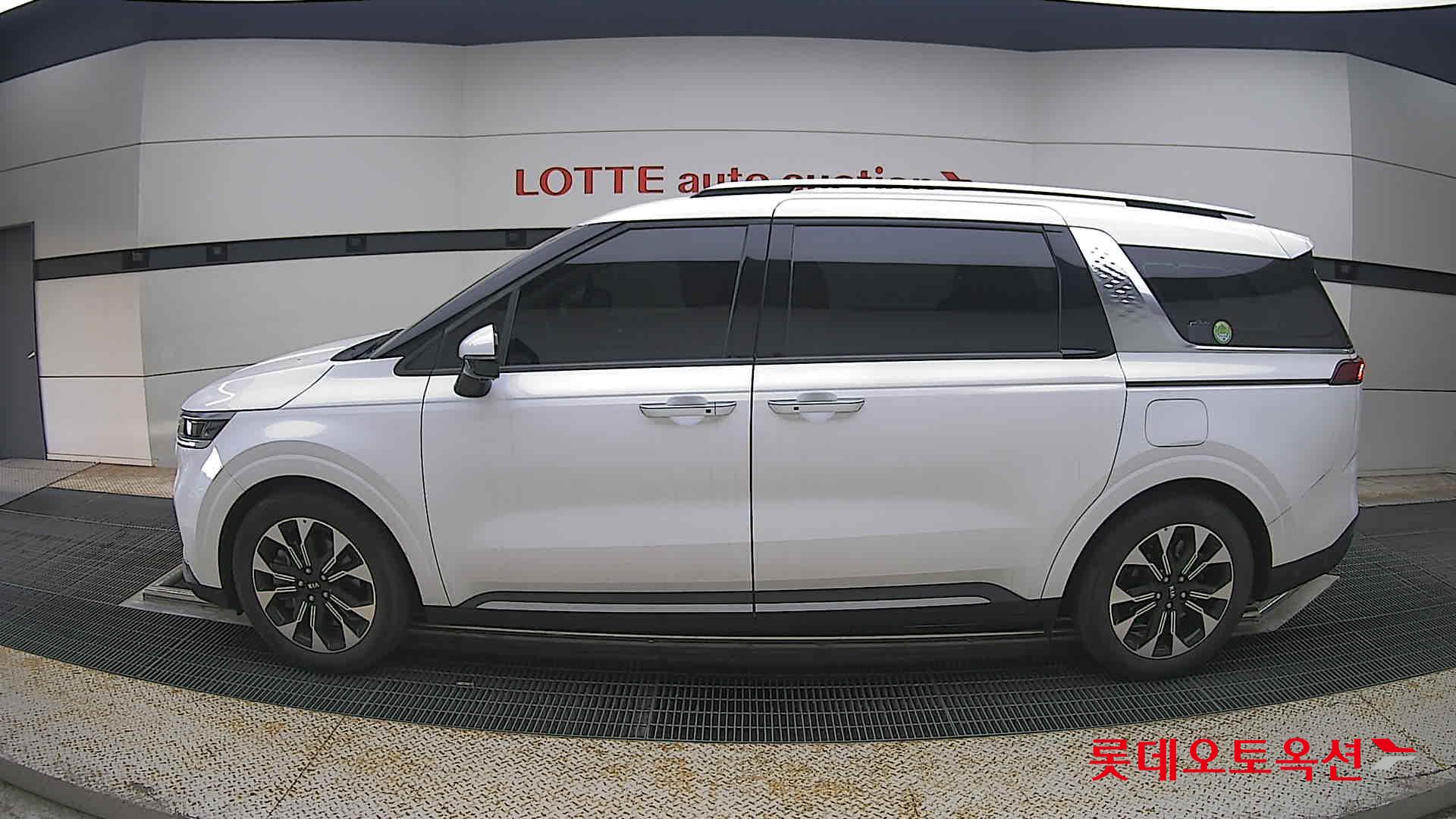 2021 - kia carnival