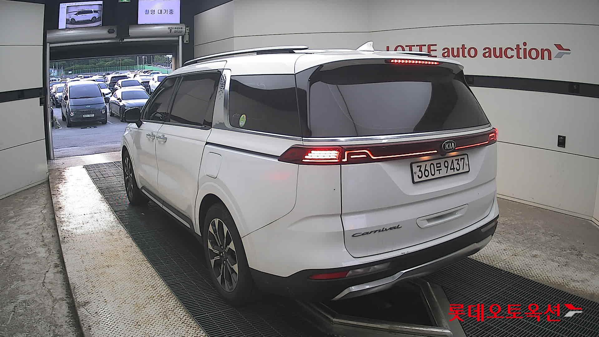 2021 - kia carnival