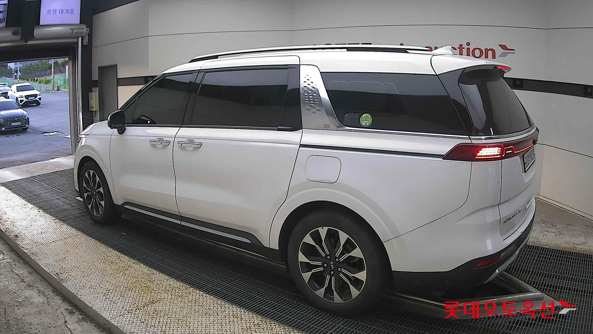2021 - kia carnival