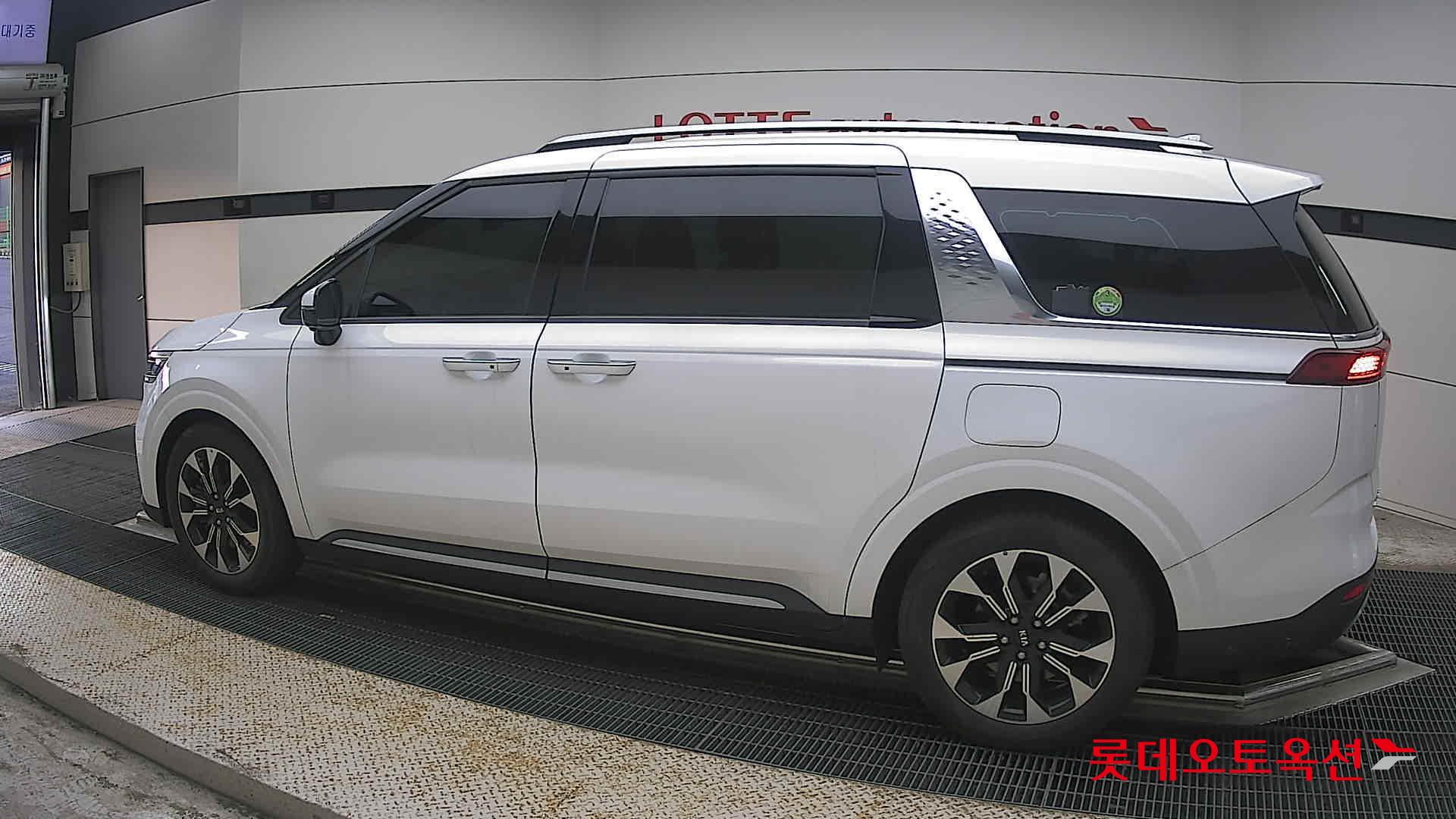 2021 - kia carnival