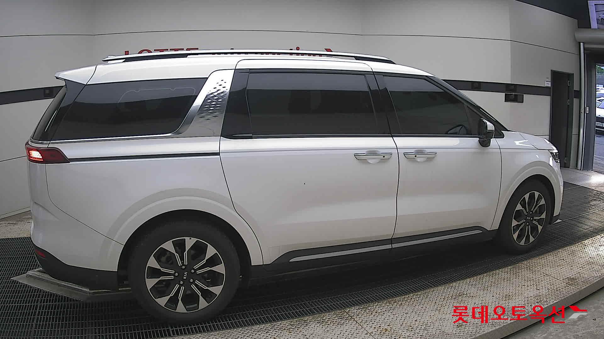 2021 - kia carnival