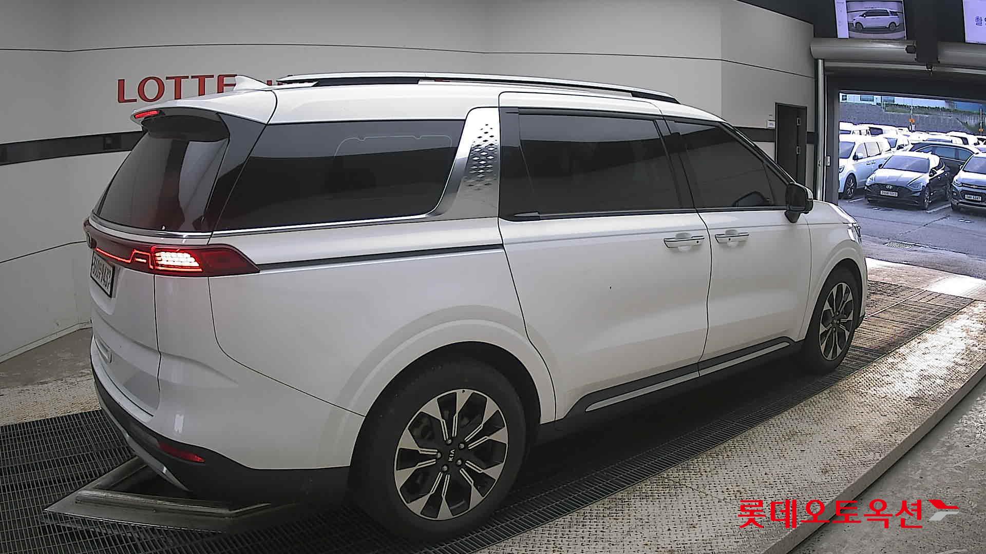2021 - kia carnival