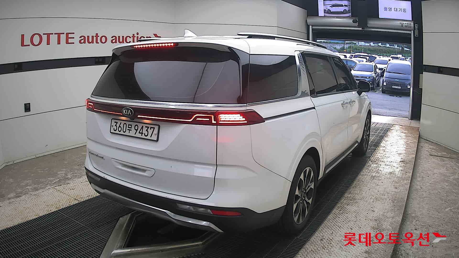 2021 - kia carnival