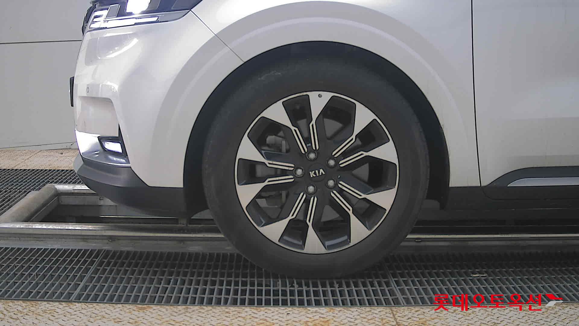 2021 - kia carnival