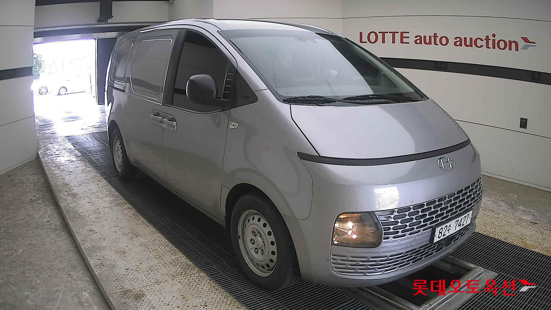 2022 - hyundai staria