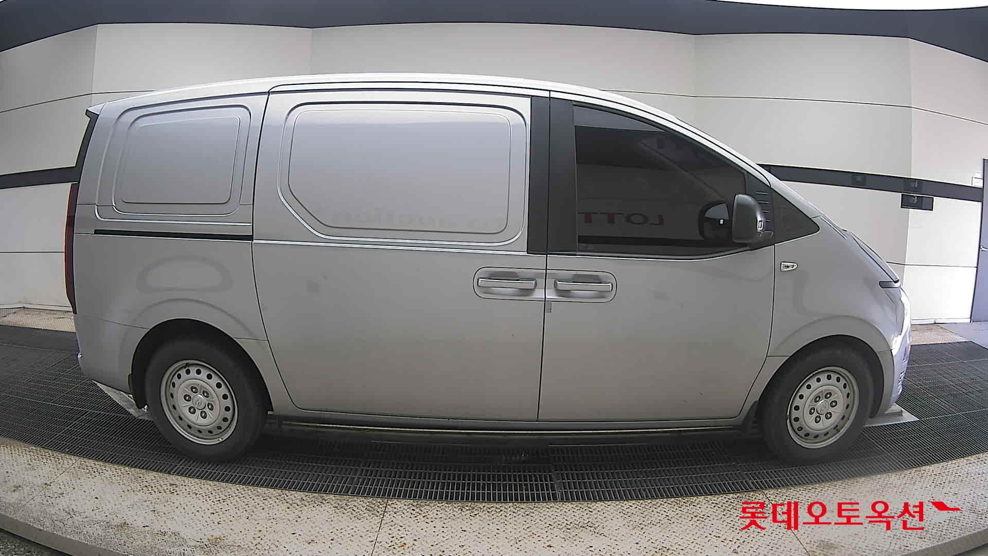 2022 - hyundai staria