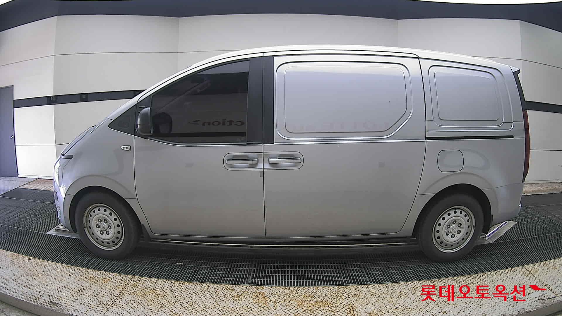2022 - hyundai staria