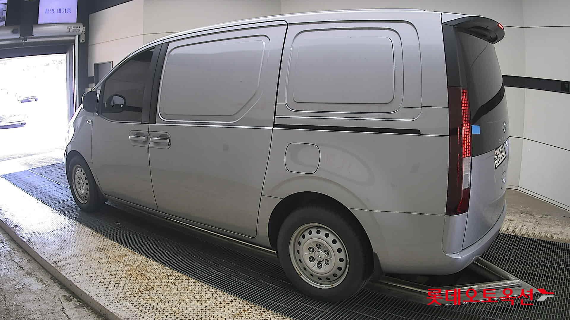 2022 - hyundai staria