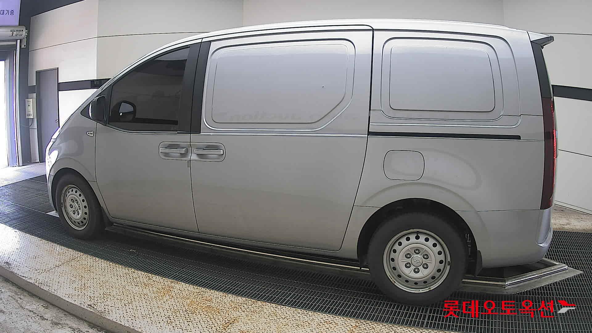 2022 - hyundai staria