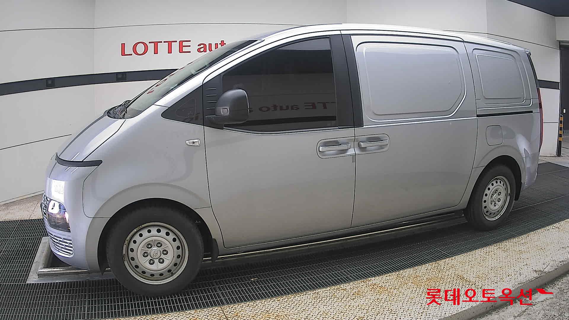 2022 - hyundai staria