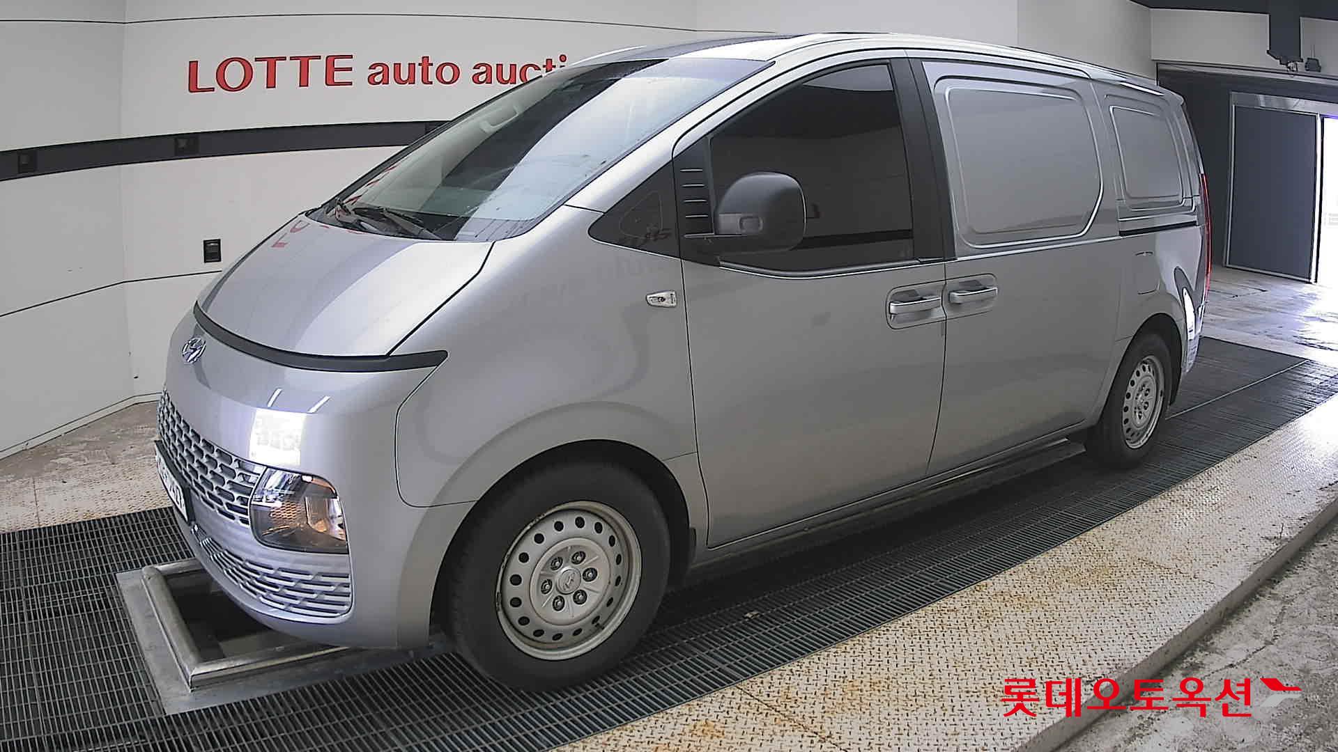 2022 - hyundai staria