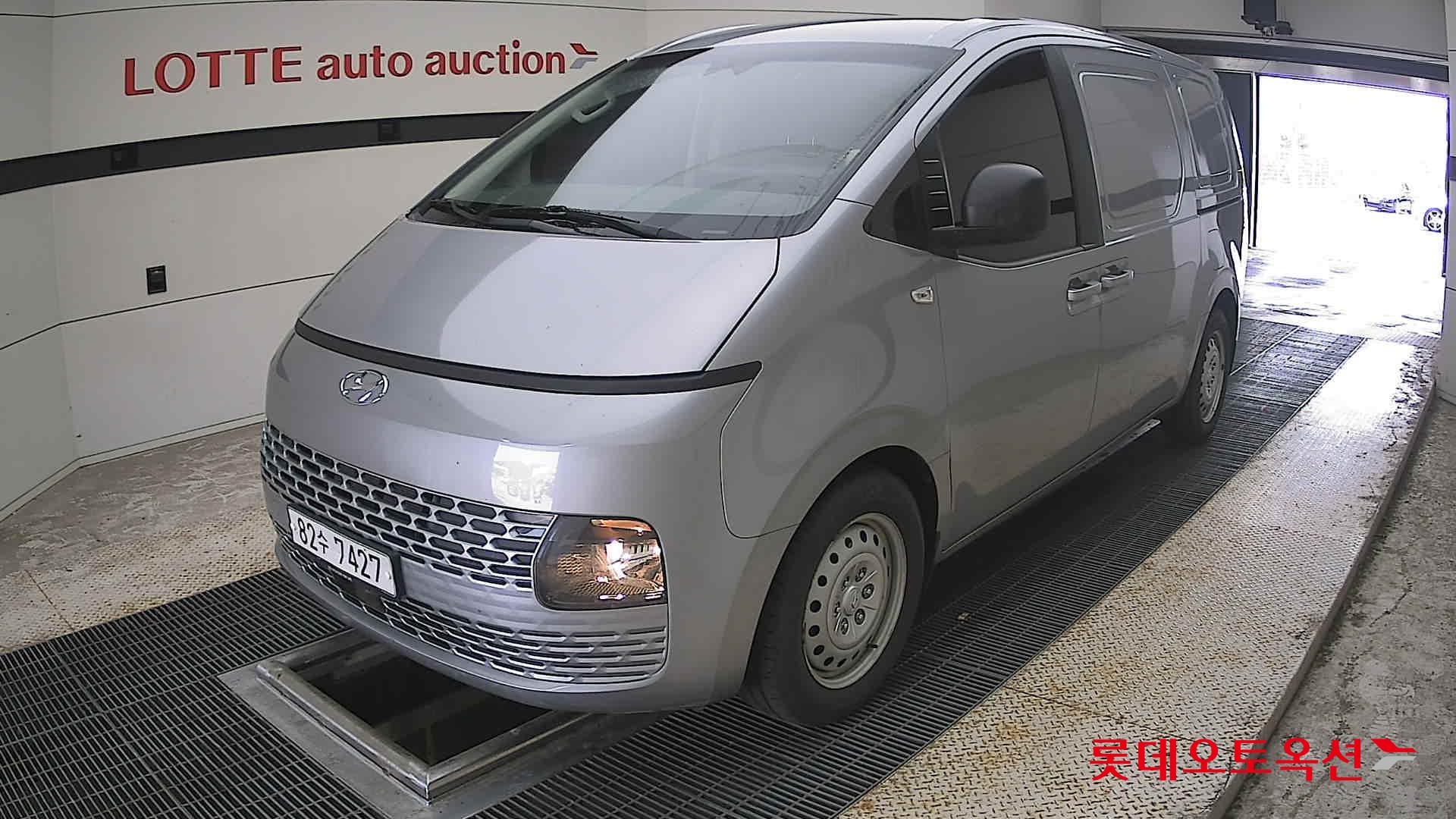 2022 - hyundai staria