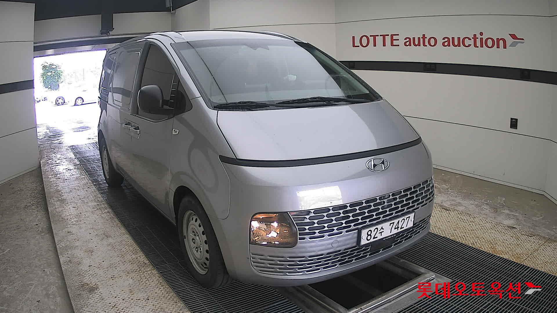 2022 - hyundai staria