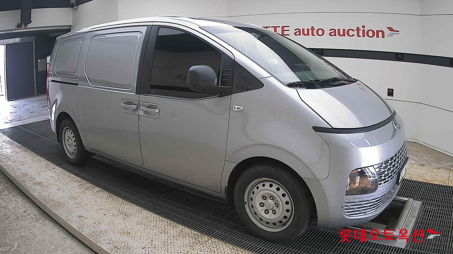 2022 - hyundai staria