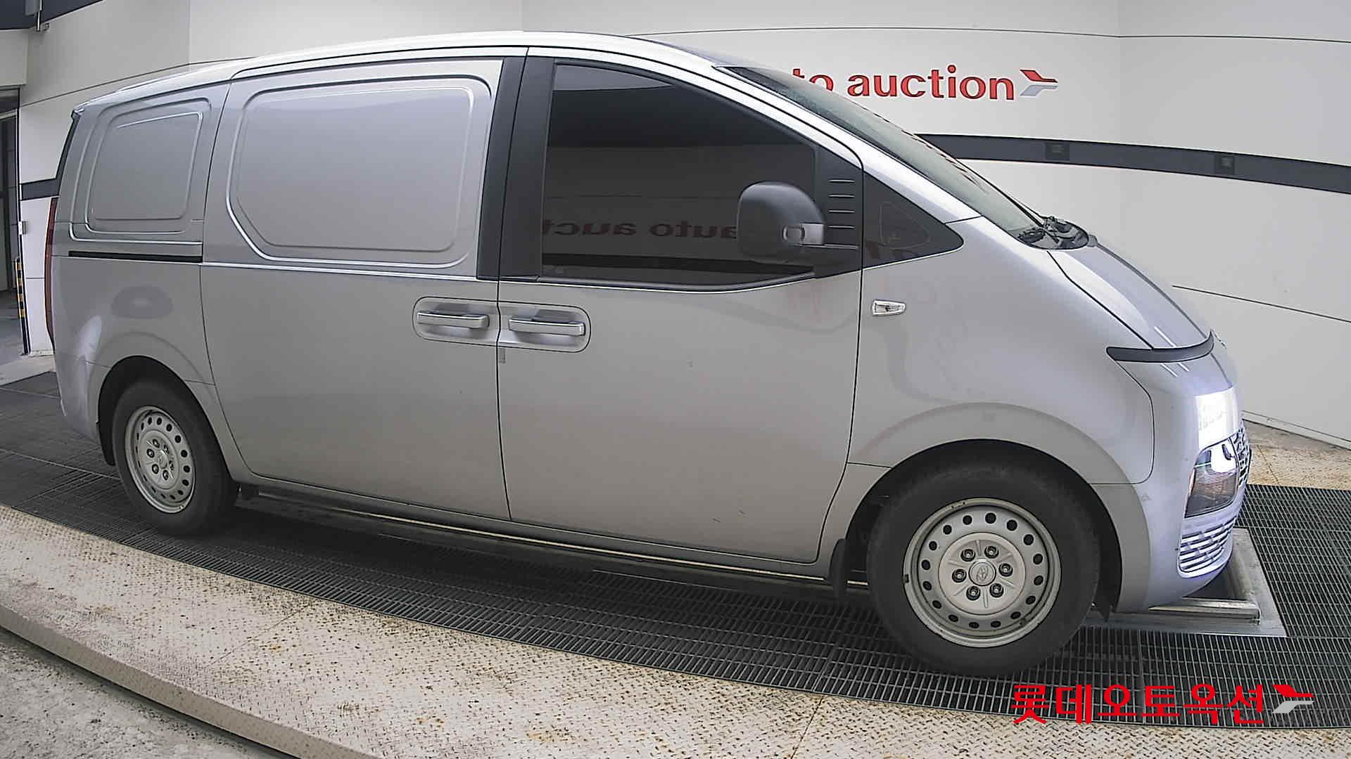 2022 - hyundai staria