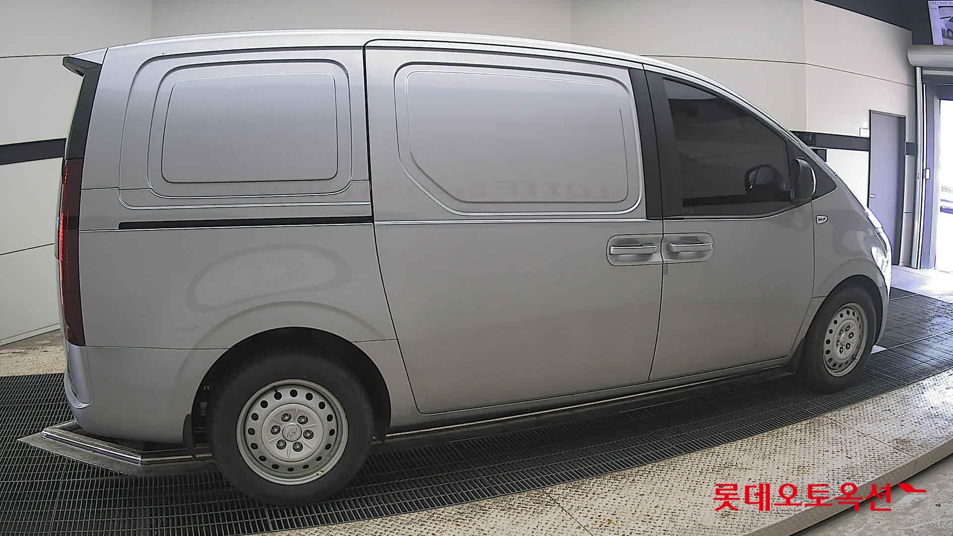 2022 - hyundai staria