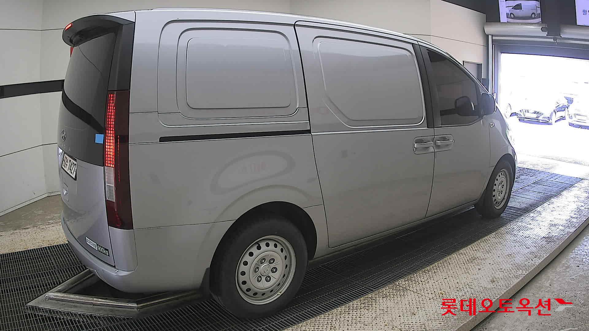 2022 - hyundai staria
