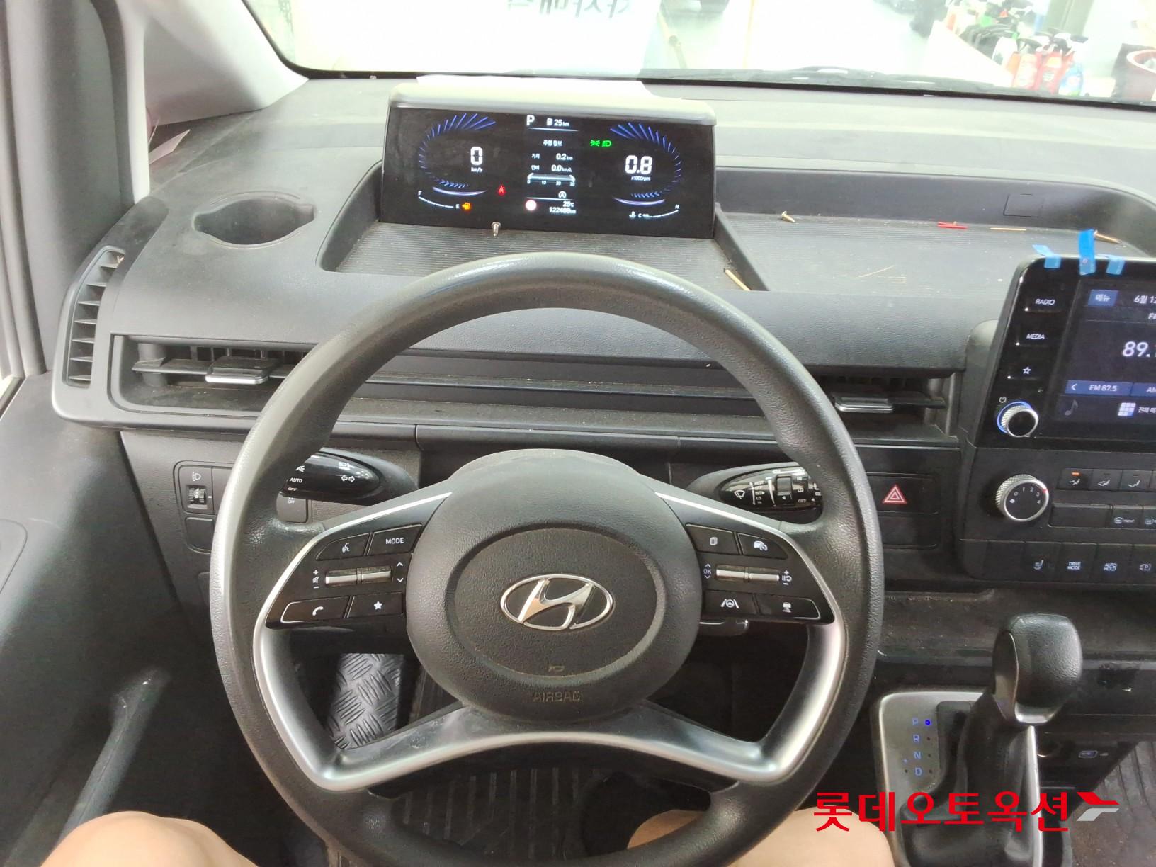 2022 - hyundai staria