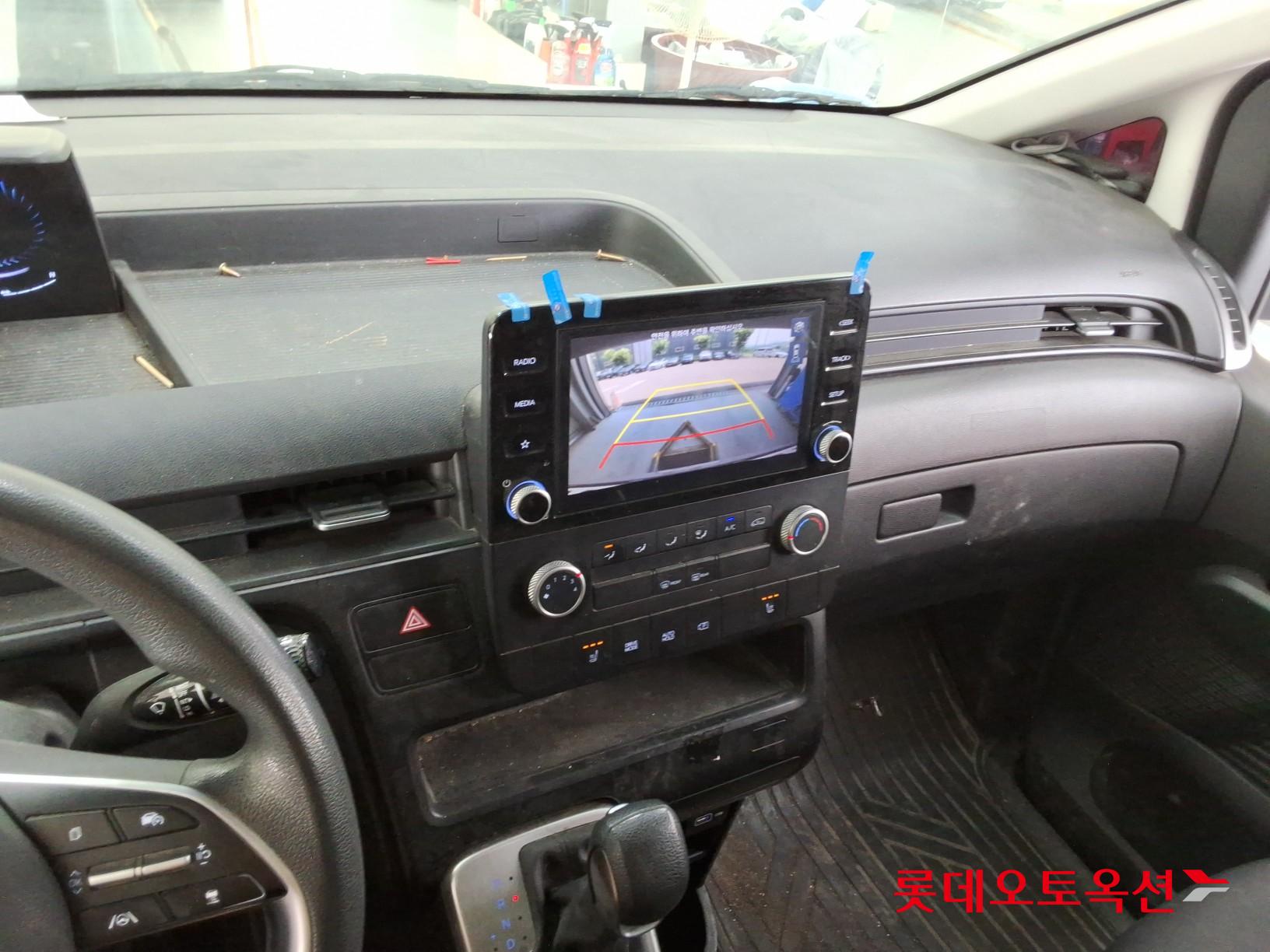 2022 - hyundai staria
