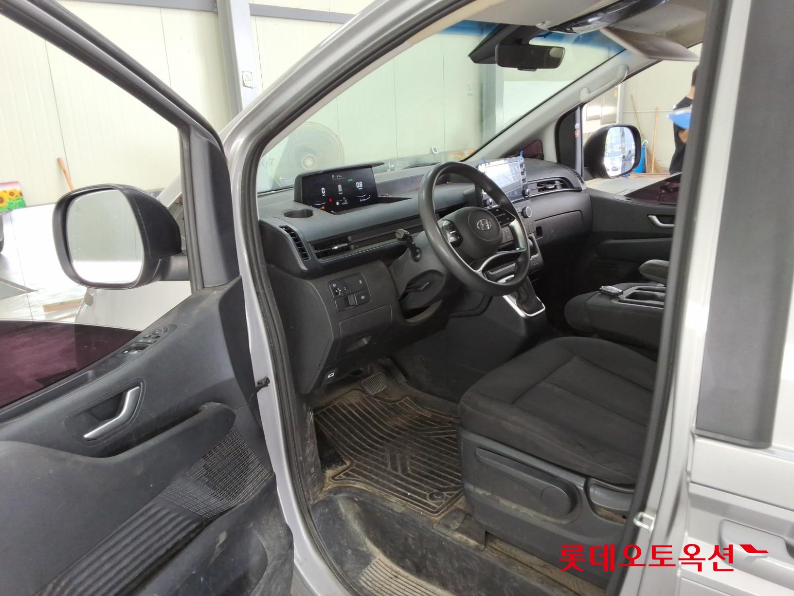 2022 - hyundai staria