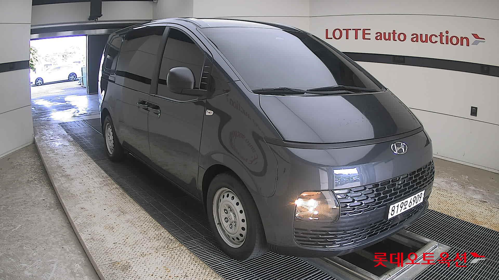 2022 - hyundai staria