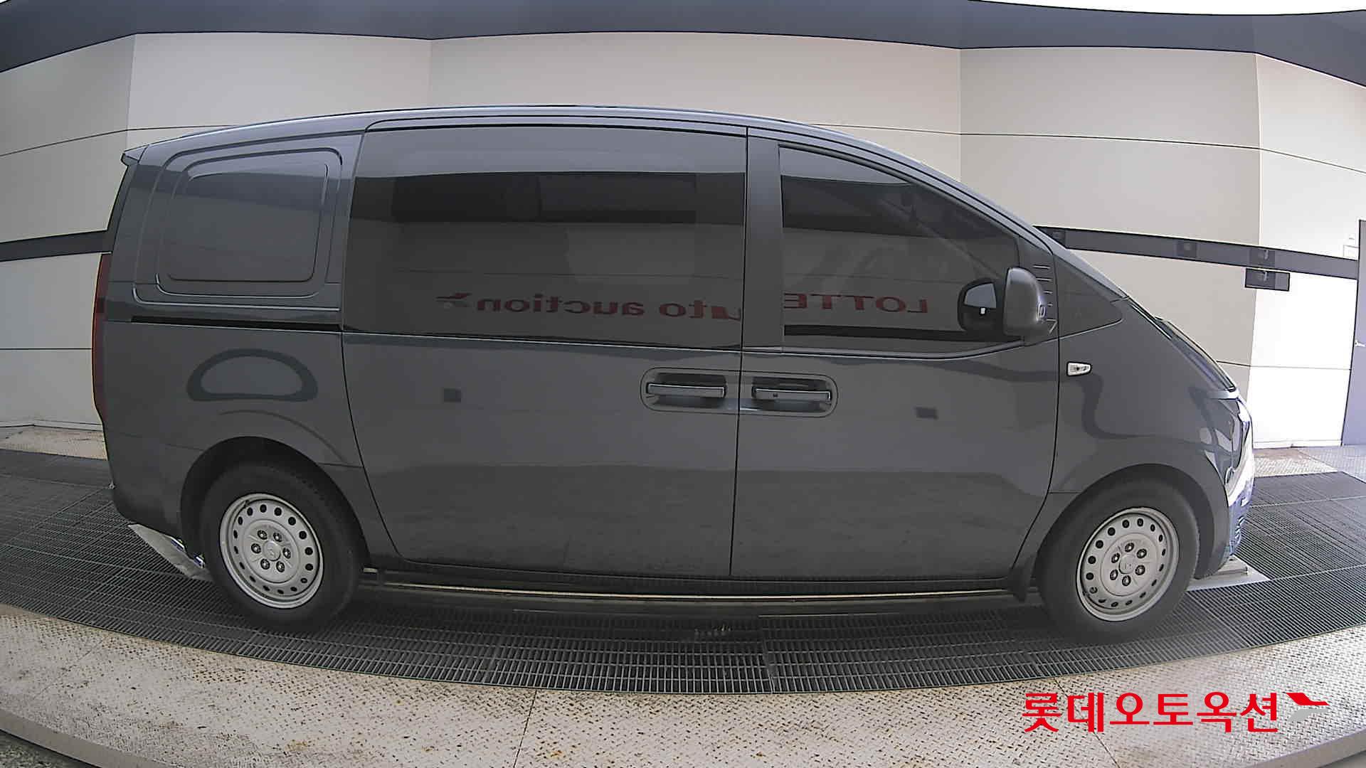 2022 - hyundai staria