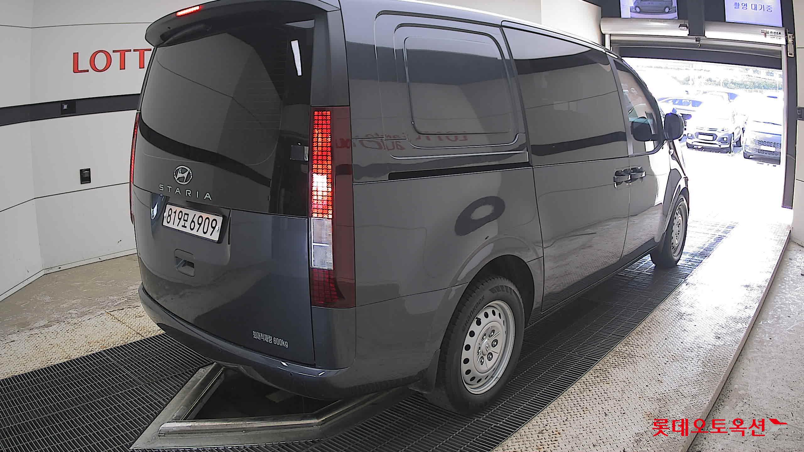 2022 - hyundai staria