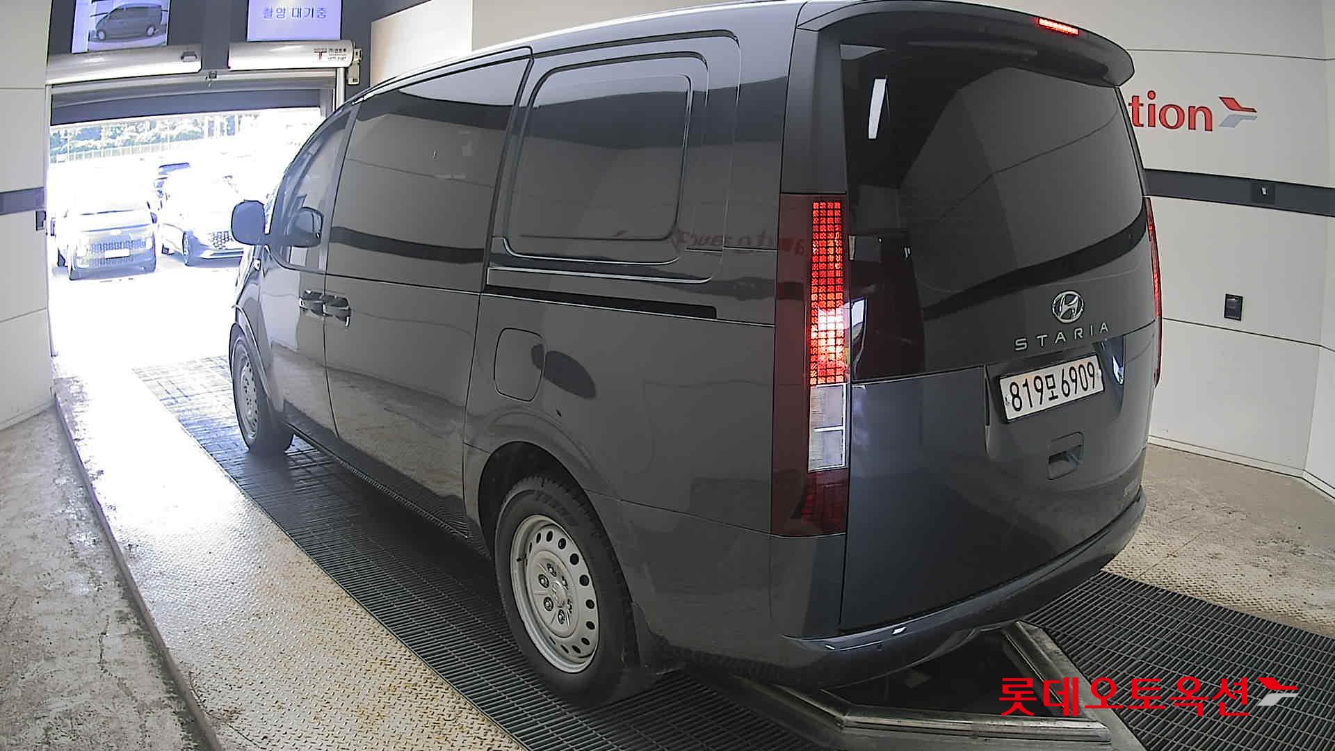 2022 - hyundai staria