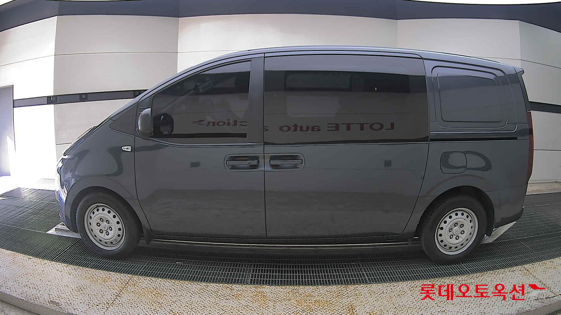 2022 - hyundai staria