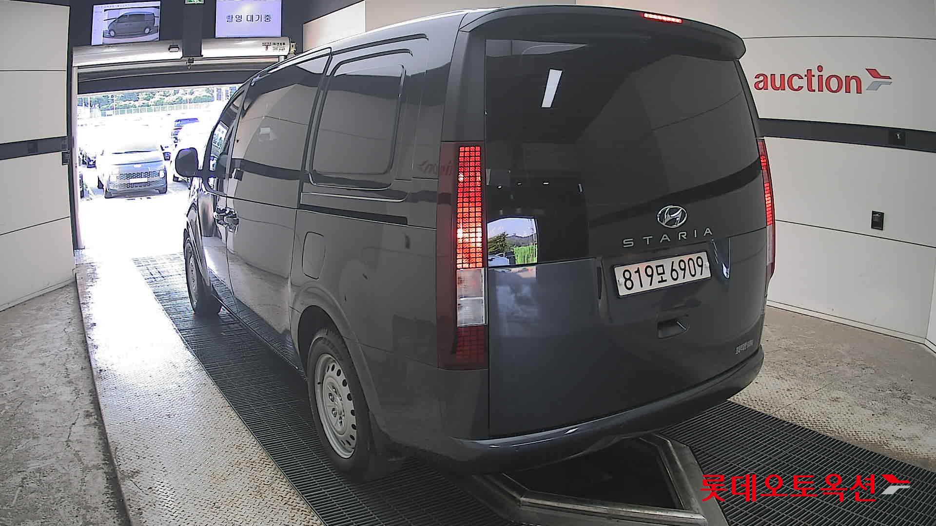 2022 - hyundai staria