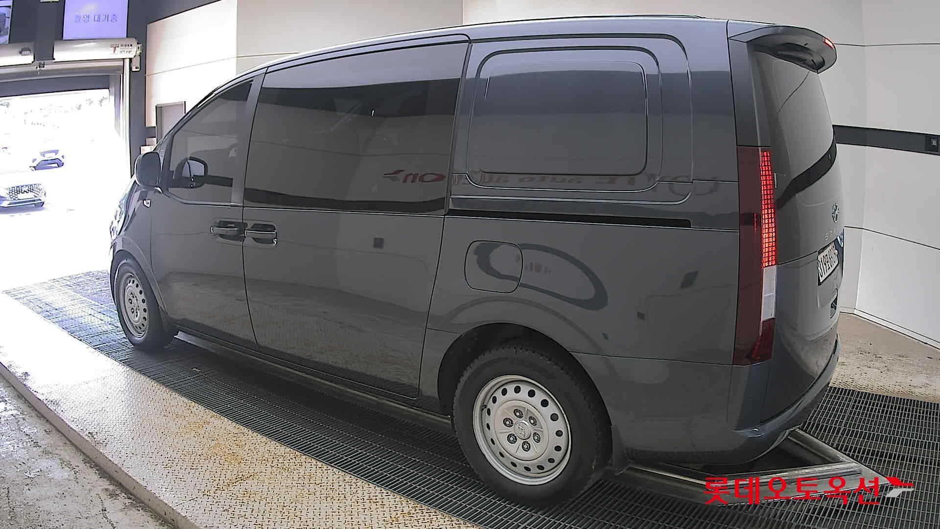 2022 - hyundai staria