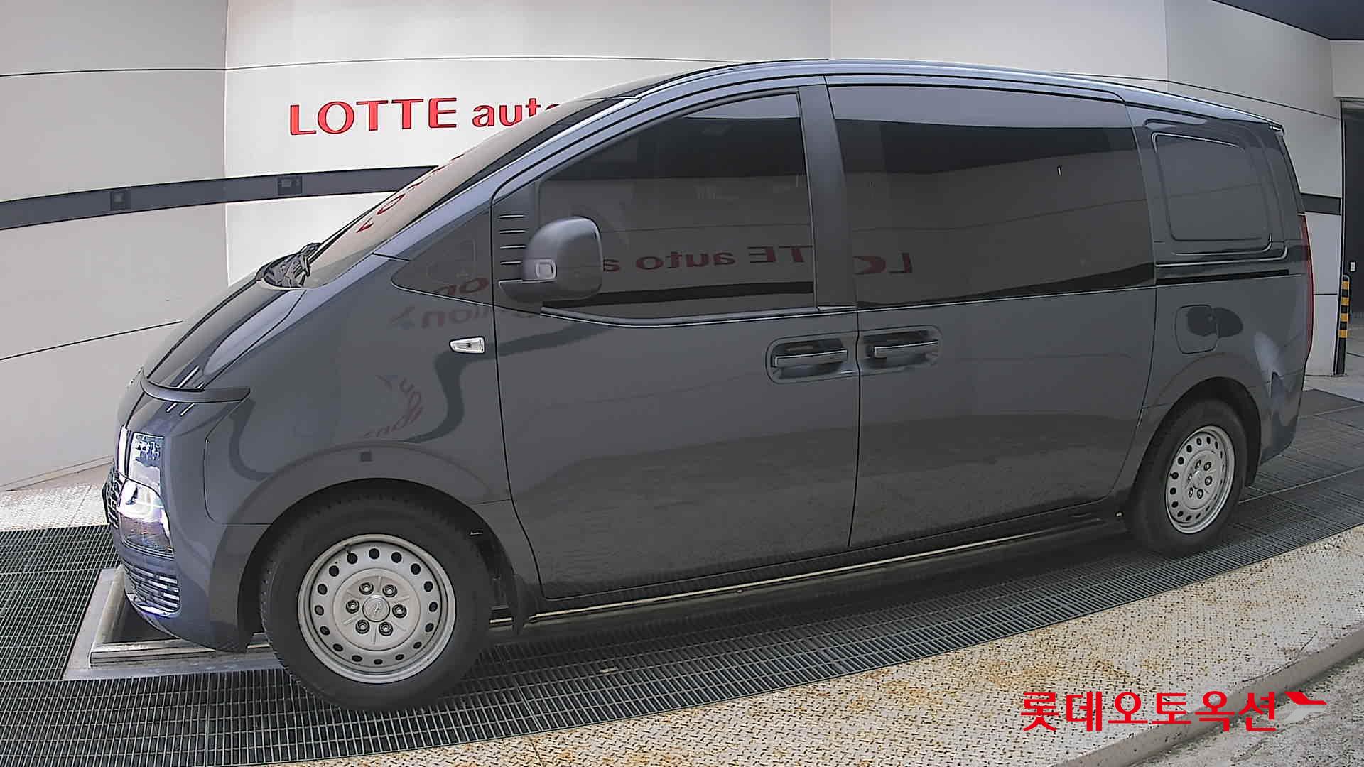 2022 - hyundai staria