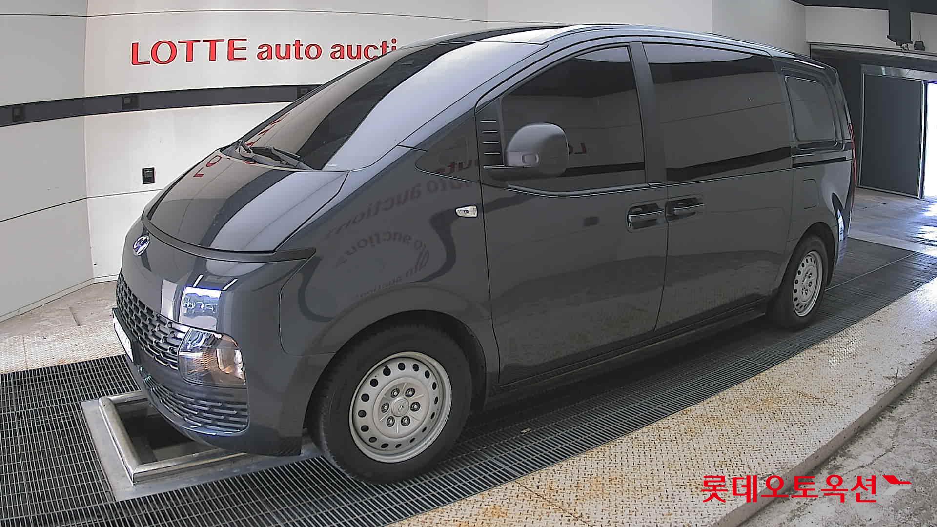 2022 - hyundai staria
