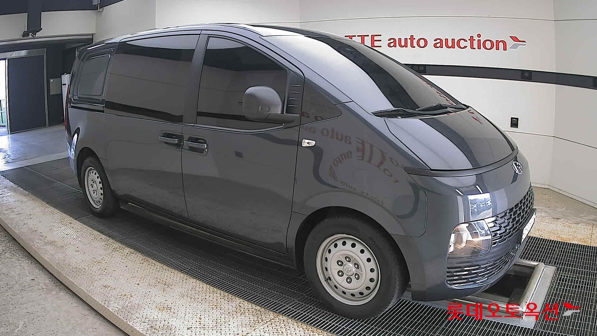 2022 - hyundai staria
