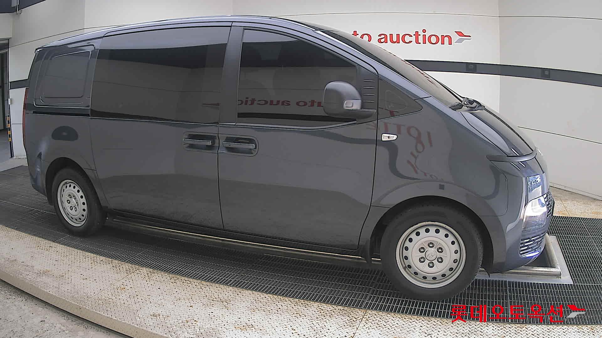 2022 - hyundai staria