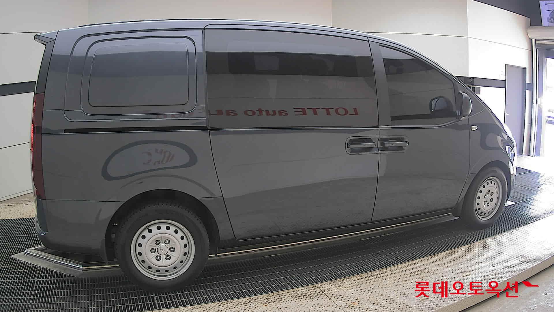 2022 - hyundai staria