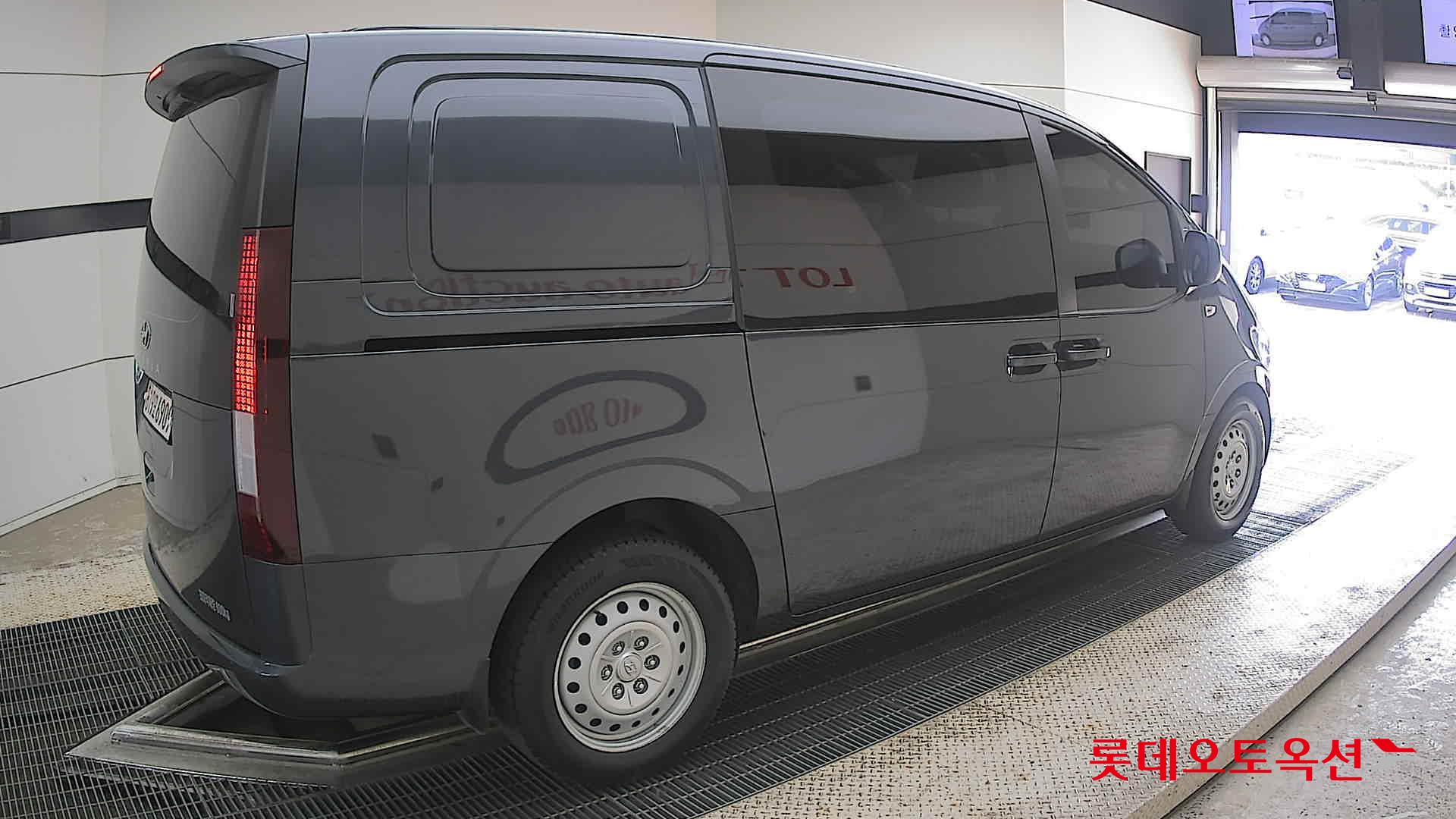 2022 - hyundai staria