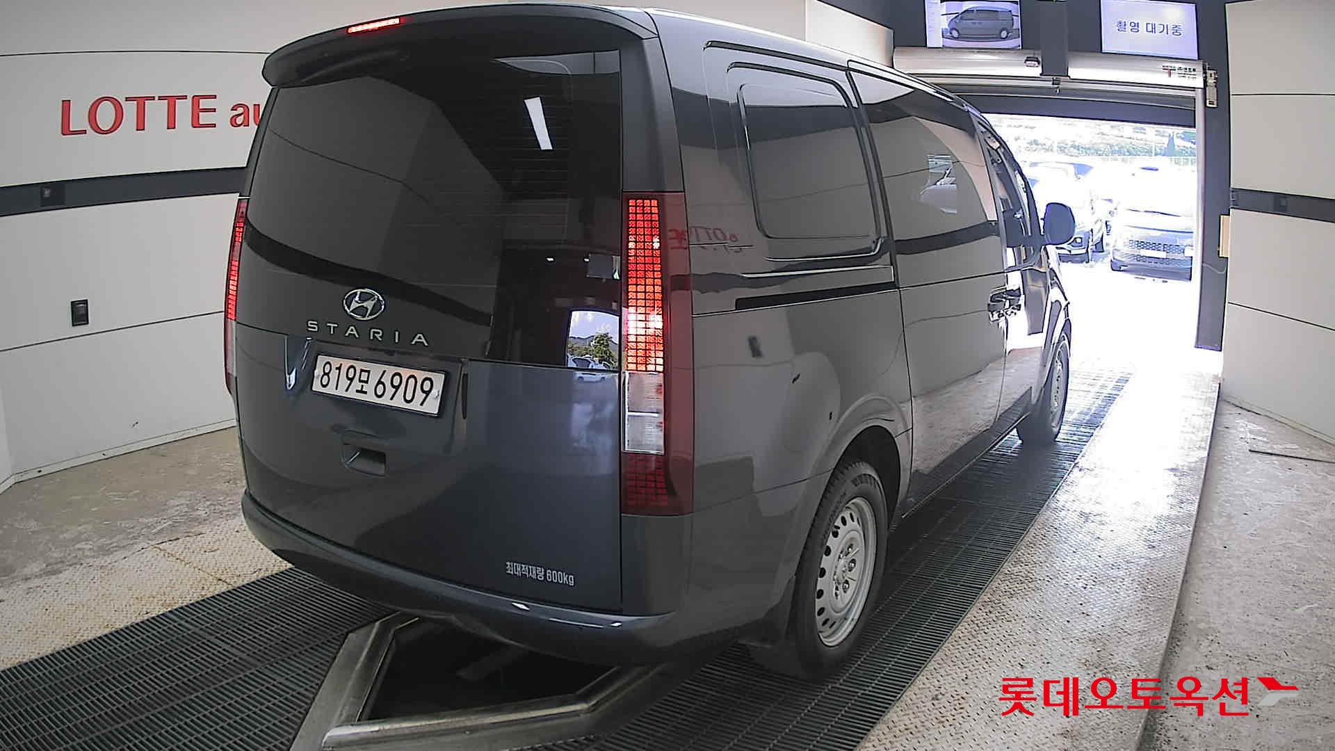 2022 - hyundai staria