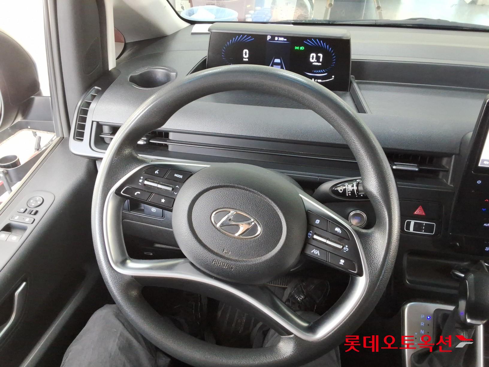 2022 - hyundai staria