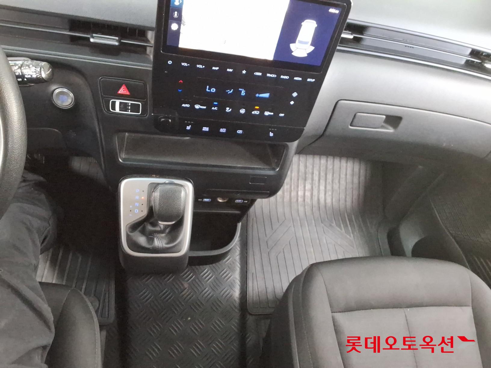 2022 - hyundai staria