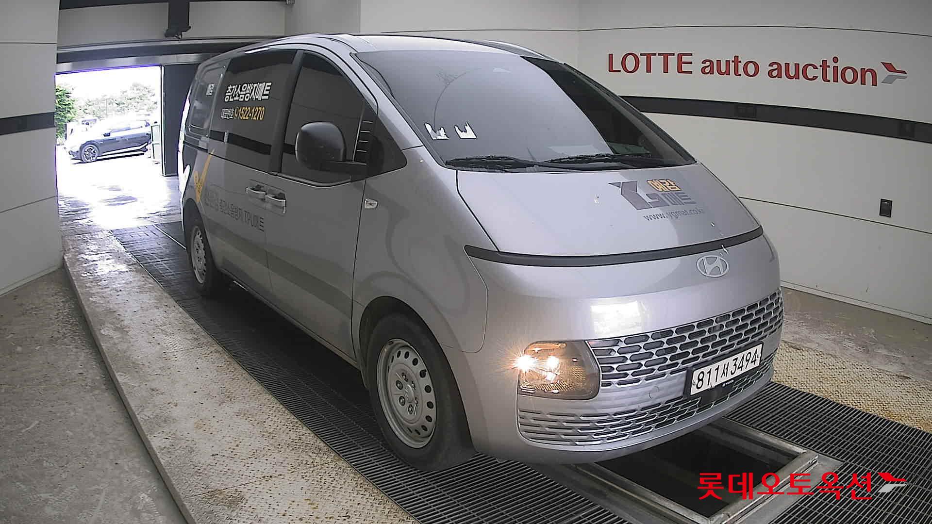 2023 - hyundai staria