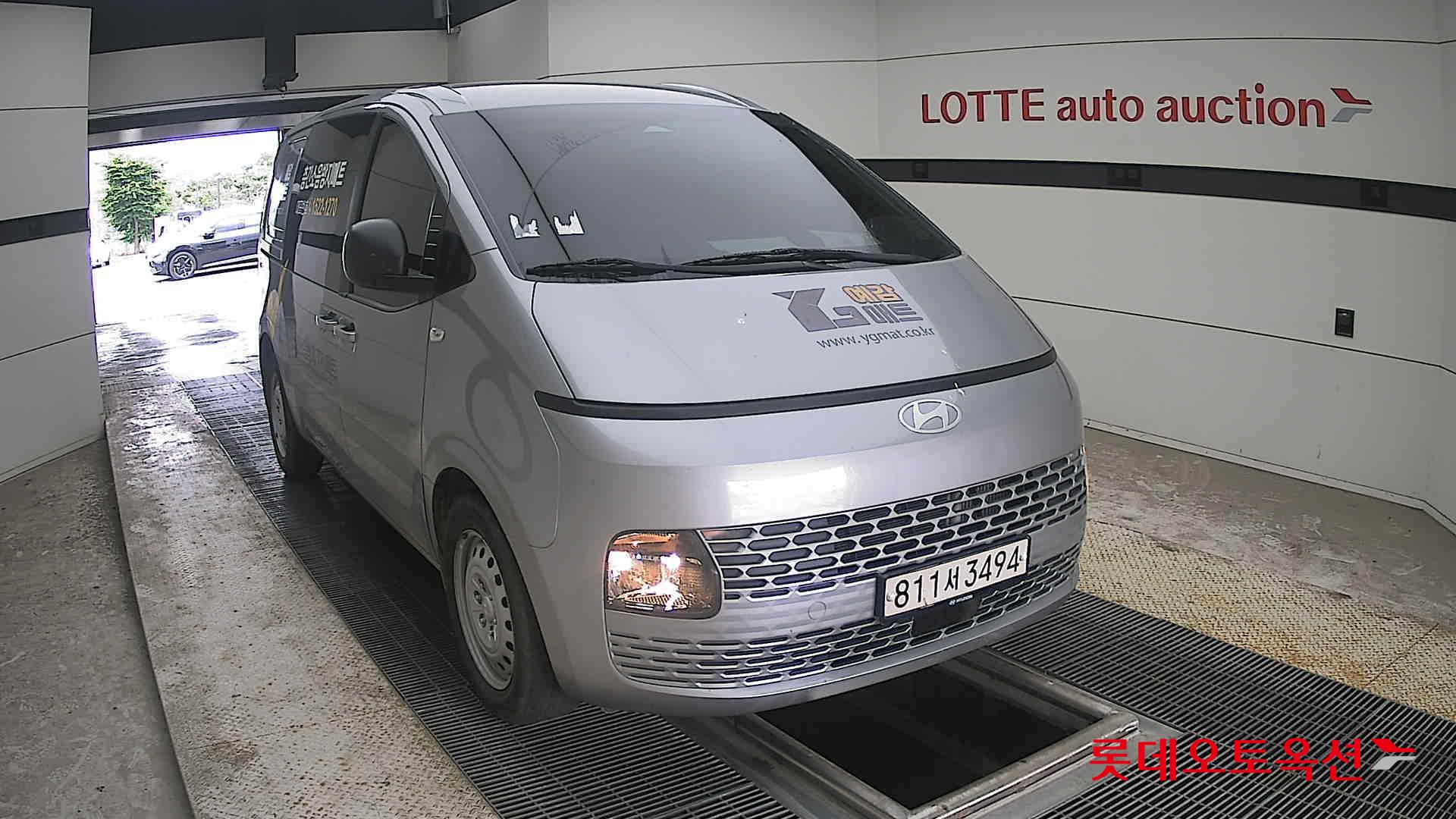 2023 - hyundai staria