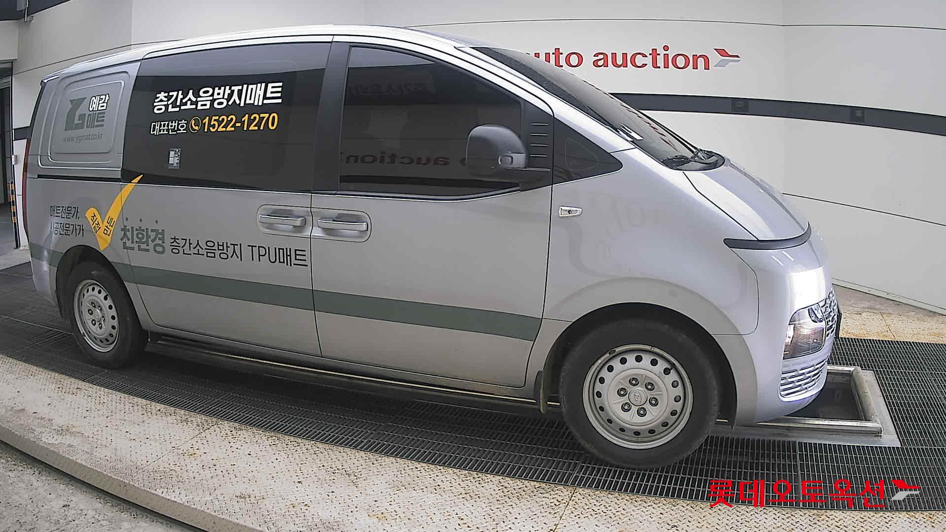 2023 - hyundai staria