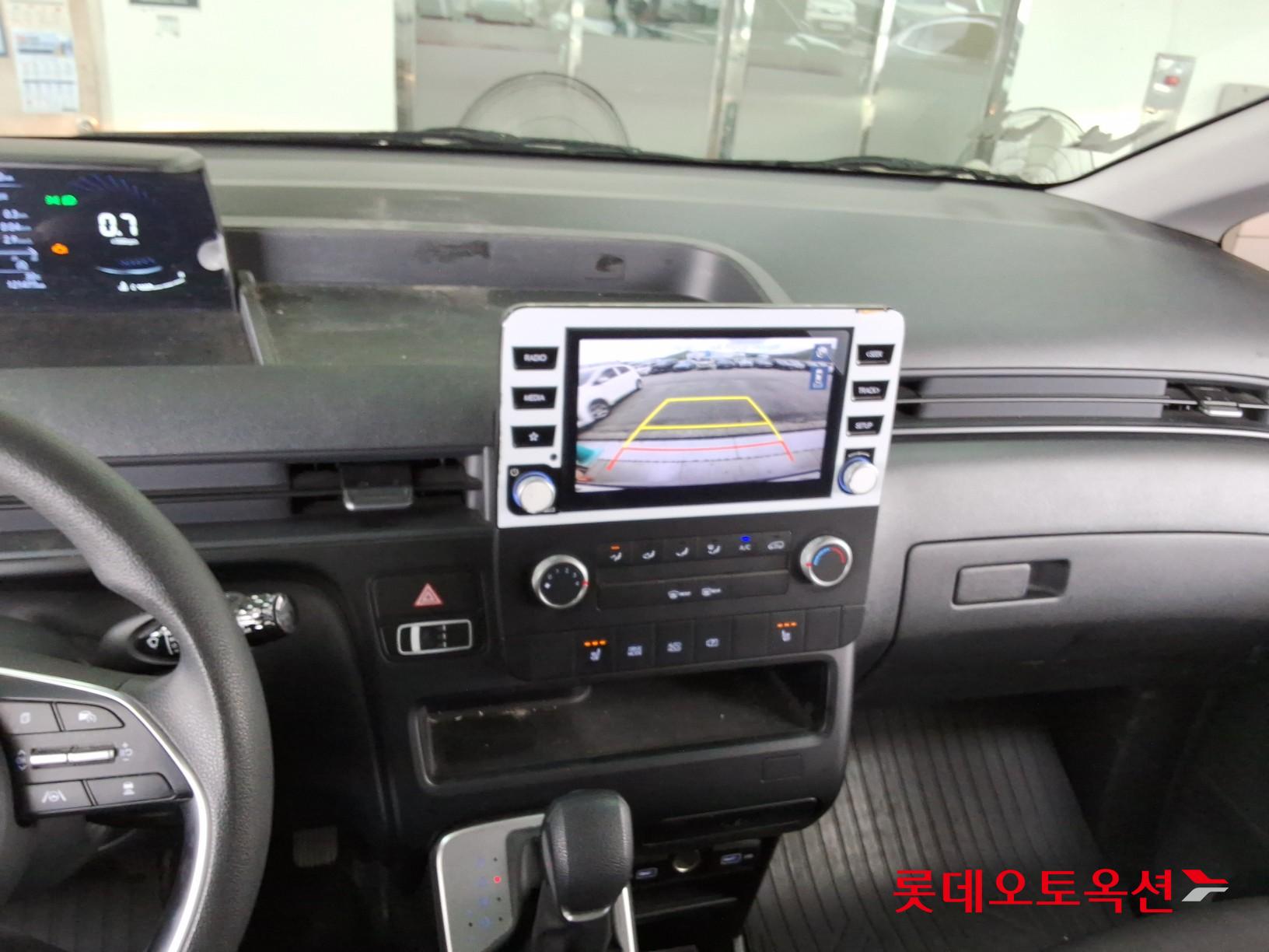 2023 - hyundai staria